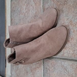 Old Navy Booties Size 8